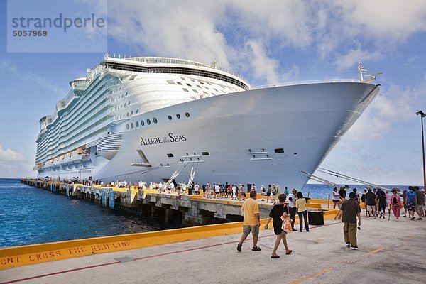 Royal Caribean Allure of the Seas angedockt an Port Cozumel  Mexiko.