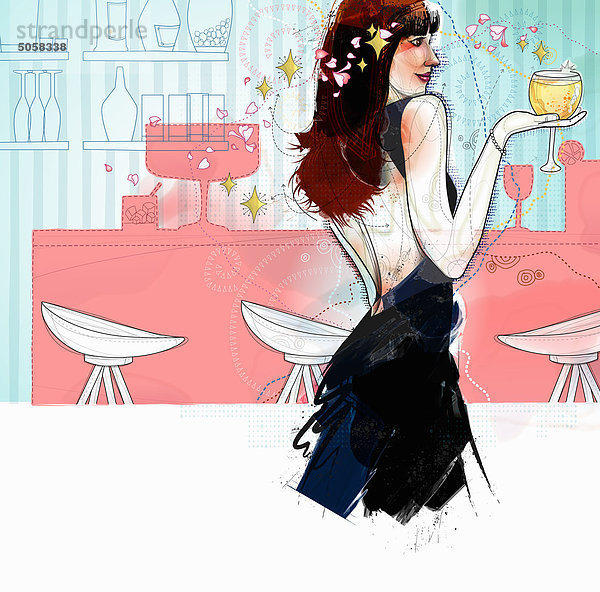 Glamouröse Frau trinkt Cocktail in einer Bar