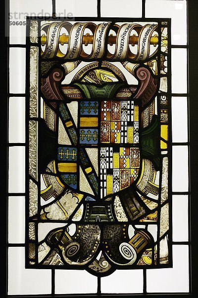 Großbritannien  England  London  Victoria und Albert Museum  mittelalterliches Glasfenster