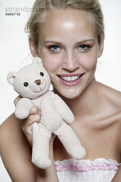 Frau Porträt mit Teddy-Bär