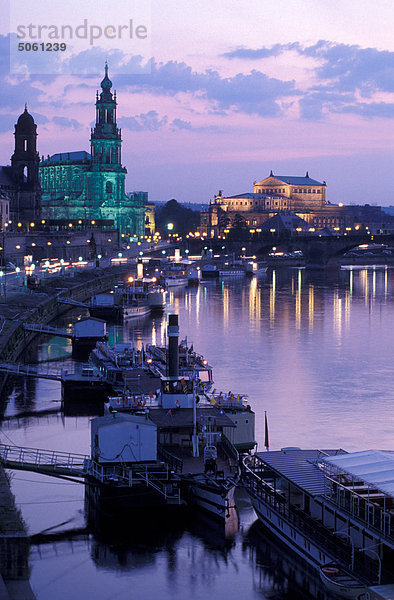 Deutschland  Dresden  Oper  Hofkirche und Elbe-Fluss