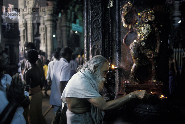 Menschen in Meenakshi Tempel Indien  Tamil Nadu  Madurai.