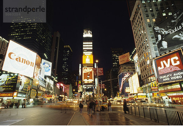 USA  New York  New York City  Times Square in der Nacht