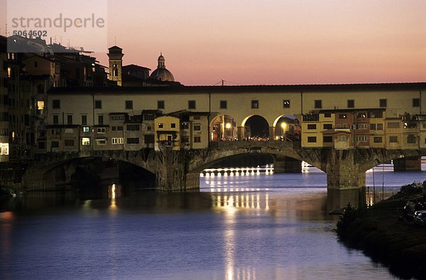 über Fluss Arno Florenz Abenddämmerung Italien Toskana