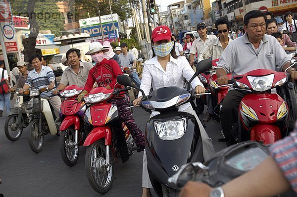 Vuetnam  Ho-Chi-Minh-Stadt  Benutzern am Roller