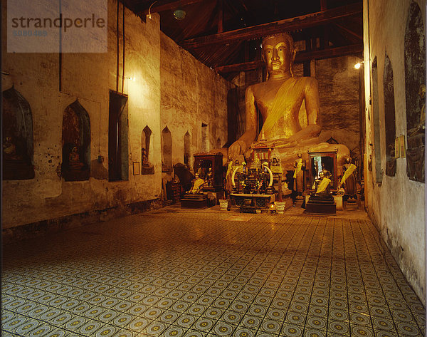 Innenraum des Wat Sao Thong Thong  Lopburi  Thailand.