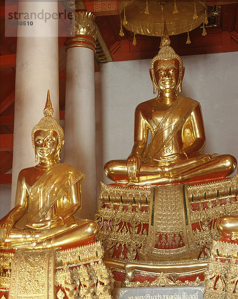Buddhastatuen  Ayutthaya  Thailand.