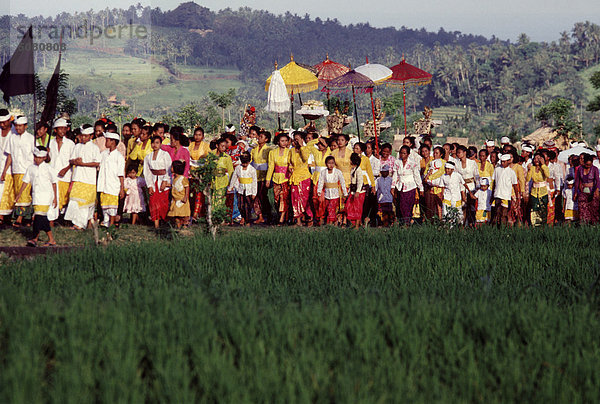 Das Dorf besucht alle bedeutenden Tempel Festivals. Bali  Indonesien.