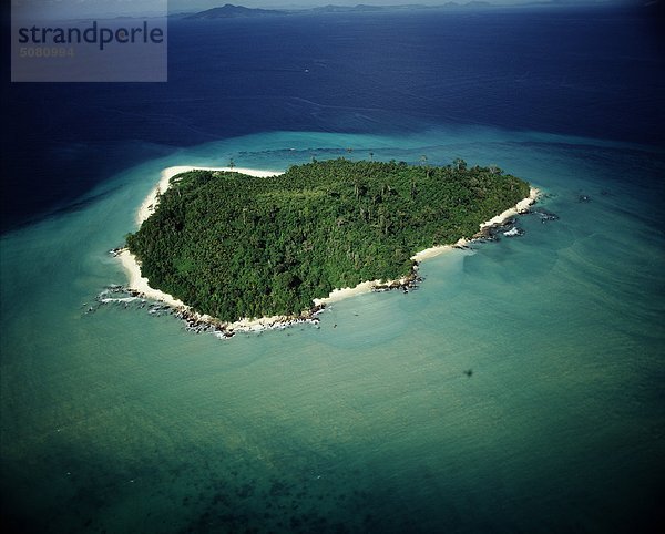 Tropische Insel in Phangnga Bay  Thailand.
