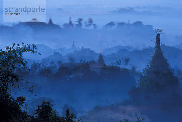 Burma  Mrauk U Hills im Nebel