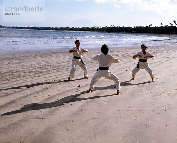 Bali  Silat: Kampfkunst praktiziert in Indonesien und Malaysia