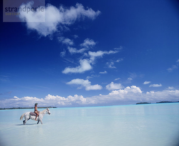 Mädchen Bora Bora Französisch-Polynesien Lagune
