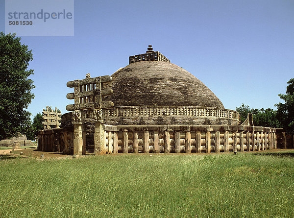 Stupa von Sanchi 2nd Cent BCIndia  Madhya Pradesh