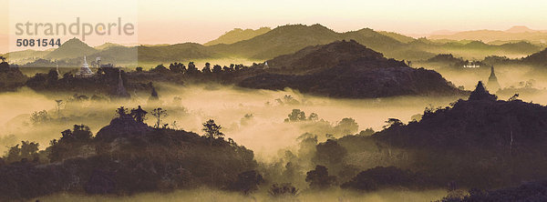 Burma  Arakan  Hügel im Nebel