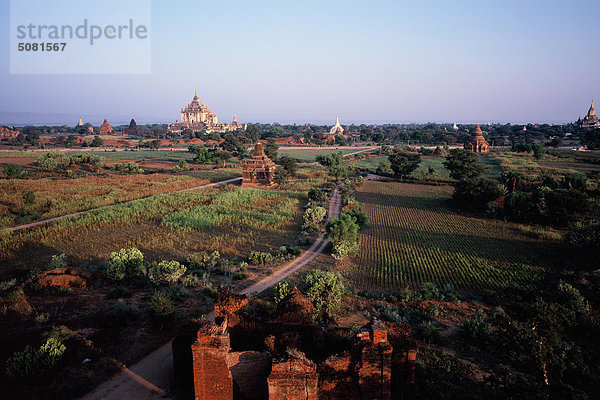 Blick auf den Ruinen  Bagan  Burma
