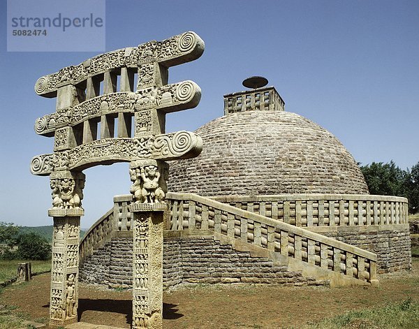 Stupa von Sanchi 2nd Cent BC India  Madhya Pradesh