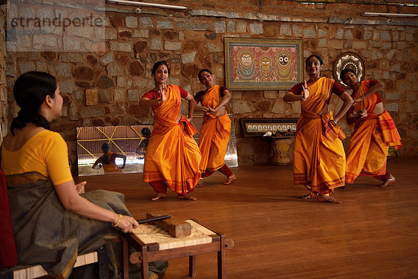 Odissi Tanz-Klasse. Nrityagram  Indien