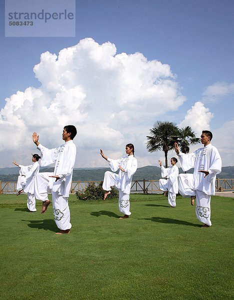 Tai Chi am See im brillante Resort and Spa in Kunming  Yunnan Province  China
