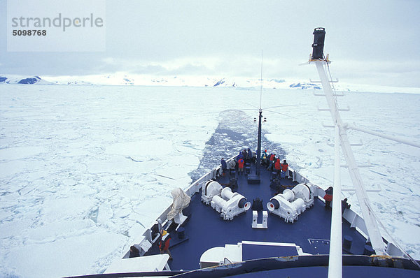 Antarktischen Polarkreis. Trommelhacker Abenteurer-Schiff