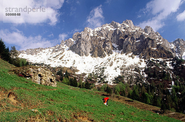 Lombardei  Bergamo Voralpen  Valzurio  der Bruseda Hütte