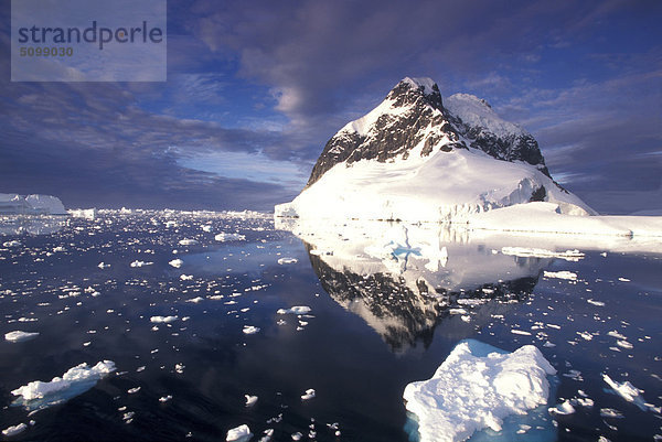 Eisberg  Lemaire Chanel  Antarktis