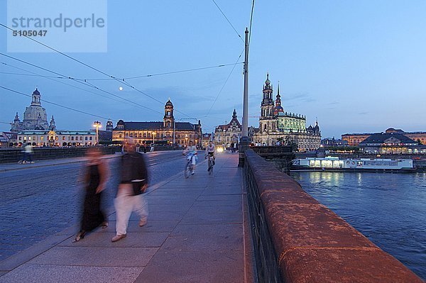 Europa  Deutschland  Dresden  Elbe und den Fluss von Augustusbrücke