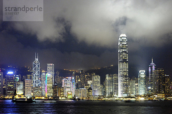 Asien  China  Hongkong  Abend Blick auf Hong Kong skyline