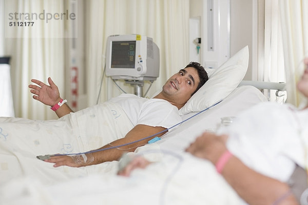 Patientin  sprechen  Krankenhaus  Bett