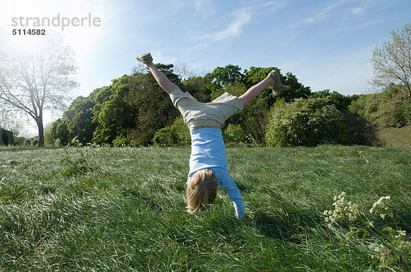 Handstand  Junge - Person  Feld