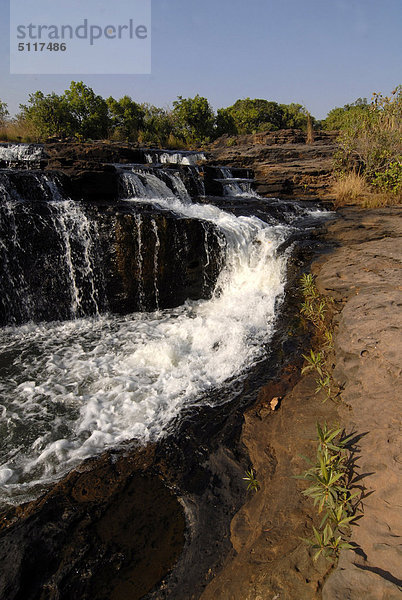 Afrika  Burkina Faso  Karfiguela fällt