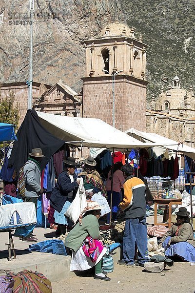 Peru  Pucara City  katholische Kirche und Markt