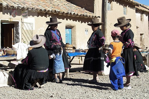 Peru  Rachi Dorf entlang der Inka-Trail  Ureinwohner auf dem Markt