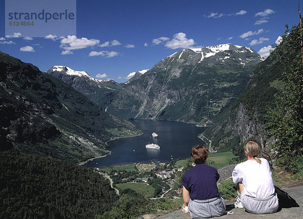 Norwegen  Kreuzfahrt Fahrgastschiffe auf Geiranger auf Geirangerfjord