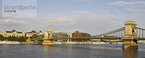 Europa  Ungarn  Budapest  die Kettenbrücke
