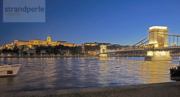 Europa  Ungarn  Budapest  die Kettenbrücke  Schloss königlichen Palast