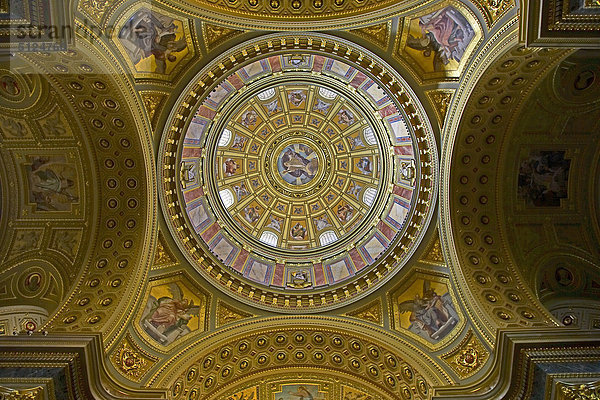 Europa  Ungarn  Budapest  Interieur der Kuppel  St Istvan Basilika