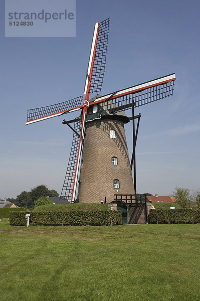 Belgien  Provinz Antwerpen  Flandern  Malle Dorf  De Scherpenbergmolen Windmühle