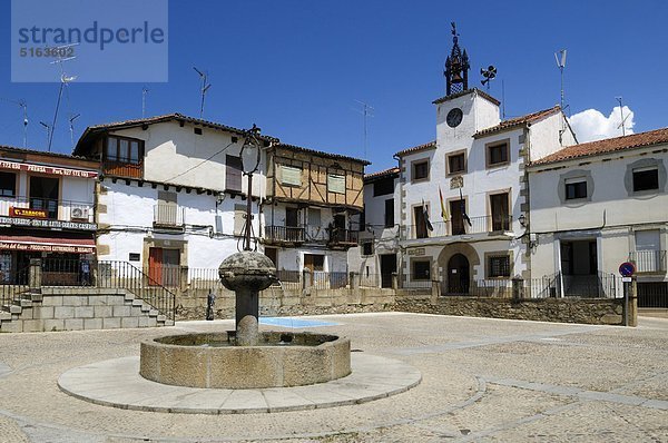 Europa  Spanien  Extremadura  Sierra de Gredos  Cuacos de Yuste  Blick auf Plaza Mayor