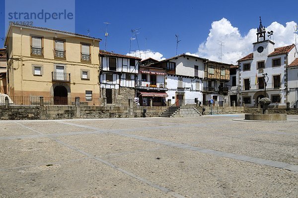 Europa  Spanien  Extremadura  Sierra de Gredos  Cuacos de Yuste  Blick auf Plaza Mayor