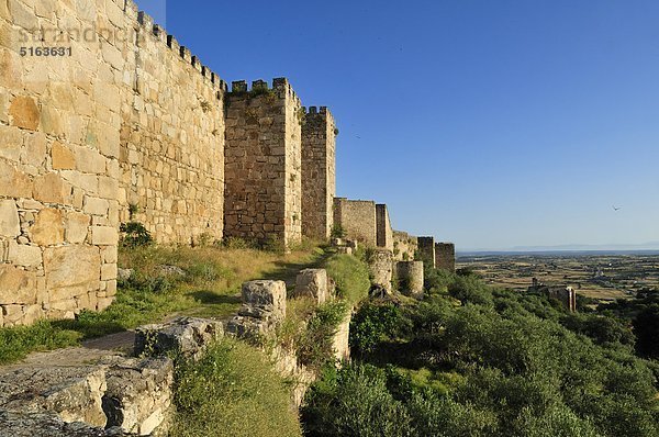 Europa  Spanien  Extremadura  Trujillo  Blick auf das historische Schloss Trujillo