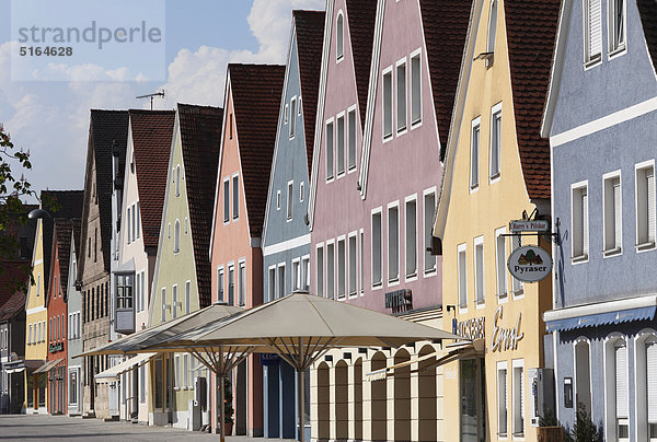 Deutschland  Bayern  Oberpfalz  Freystadt  Blick auf bunte Häuser