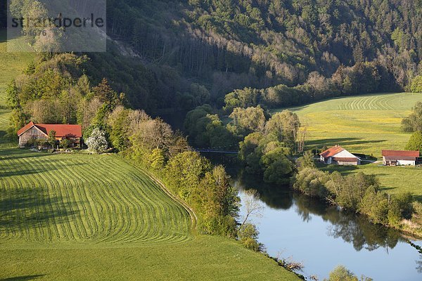 Deutschland  Bayern  Schwaben  Allgäu  Oberallgäu  Altusried  Kalden  Illerblick mit Dorfhäusern