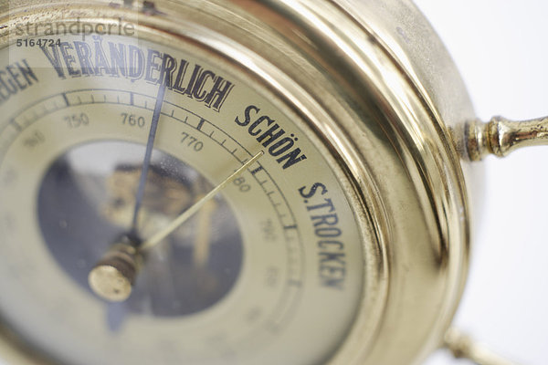 Nahaufnahme des alten deutschen Barometers