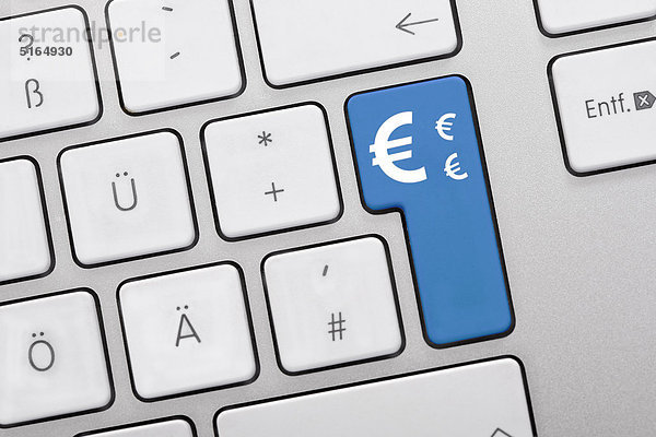 Abbildung der Tastatur mit blauer Taste mit Eurozeichen  Nahaufnahme