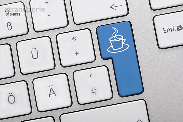 Abbildung der Tastatur mit blauer Taste mit Kaffeetasse  Nahaufnahme