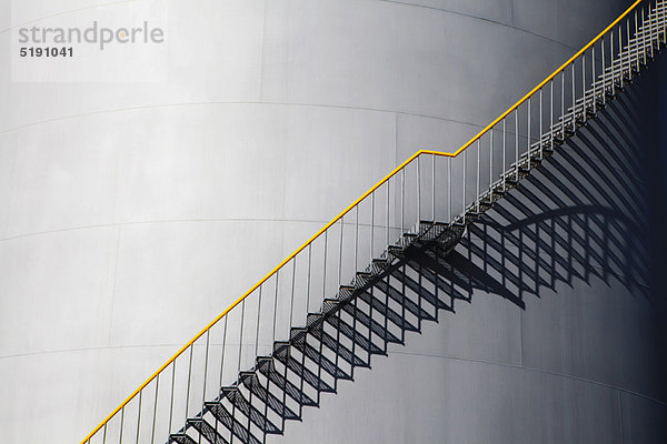 Silhouette der Treppe auf dem Silo