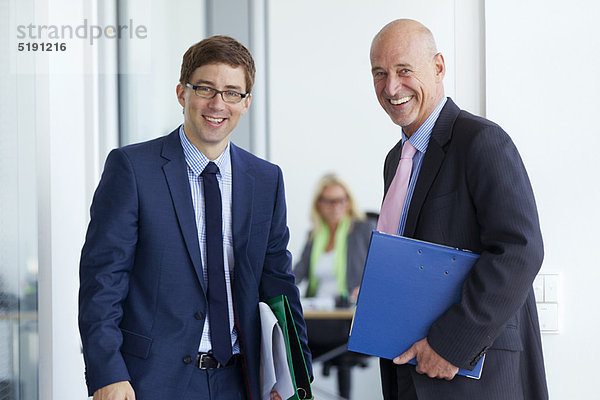 Geschäftsmann  lächeln  Büro