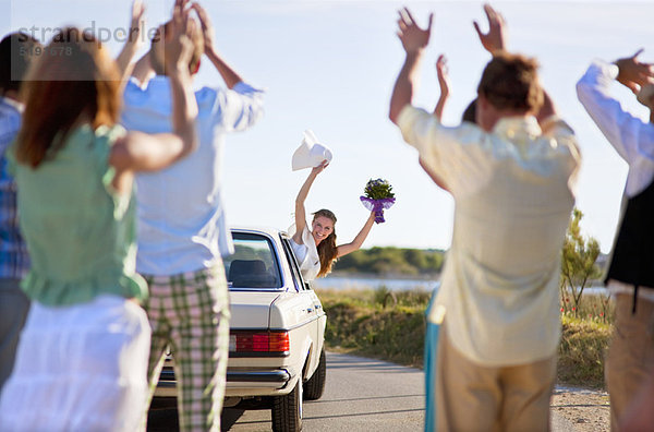 Braut  Hochzeit  Party  Auto  winken