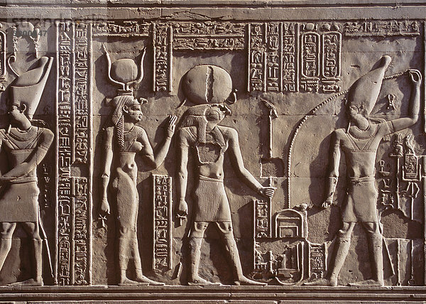 Altägyptisches Figurenrelief mit Hieroglyphen