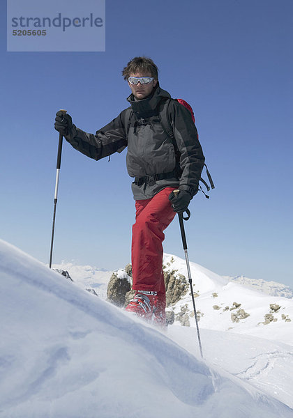 Skitourengeher bei Aufstieg